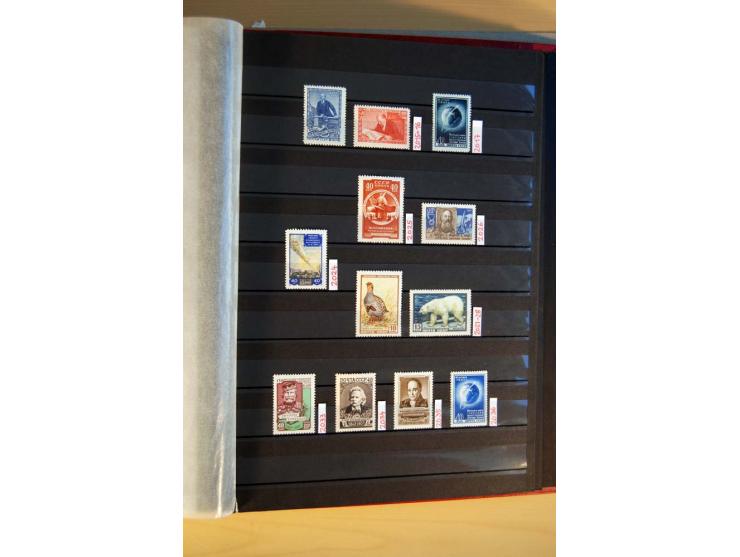 1923/1991, anfangs ungebrauchte, ab ca. 1945 postfrische Sammlung mit vielen besseren Werten, dabei Mi.-Nr. 397-401, 402-05, 