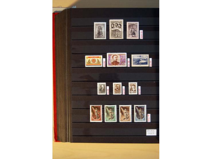 1923/1991, anfangs ungebrauchte, ab ca. 1945 postfrische Sammlung mit vielen besseren Werten, dabei Mi.-Nr. 397-401, 402-05, 