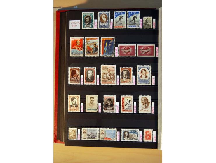 1923/1991, anfangs ungebrauchte, ab ca. 1945 postfrische Sammlung mit vielen besseren Werten, dabei Mi.-Nr. 397-401, 402-05, 