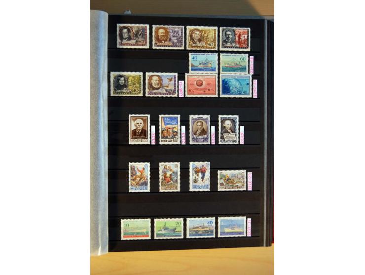 1923/1991, anfangs ungebrauchte, ab ca. 1945 postfrische Sammlung mit vielen besseren Werten, dabei Mi.-Nr. 397-401, 402-05, 