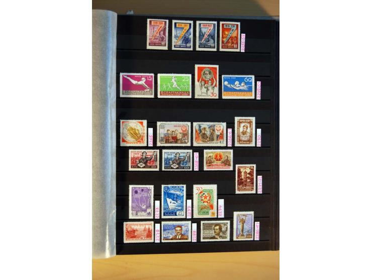 1923/1991, anfangs ungebrauchte, ab ca. 1945 postfrische Sammlung mit vielen besseren Werten, dabei Mi.-Nr. 397-401, 402-05, 