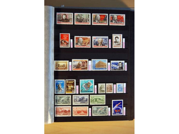 1923/1991, anfangs ungebrauchte, ab ca. 1945 postfrische Sammlung mit vielen besseren Werten, dabei Mi.-Nr. 397-401, 402-05, 