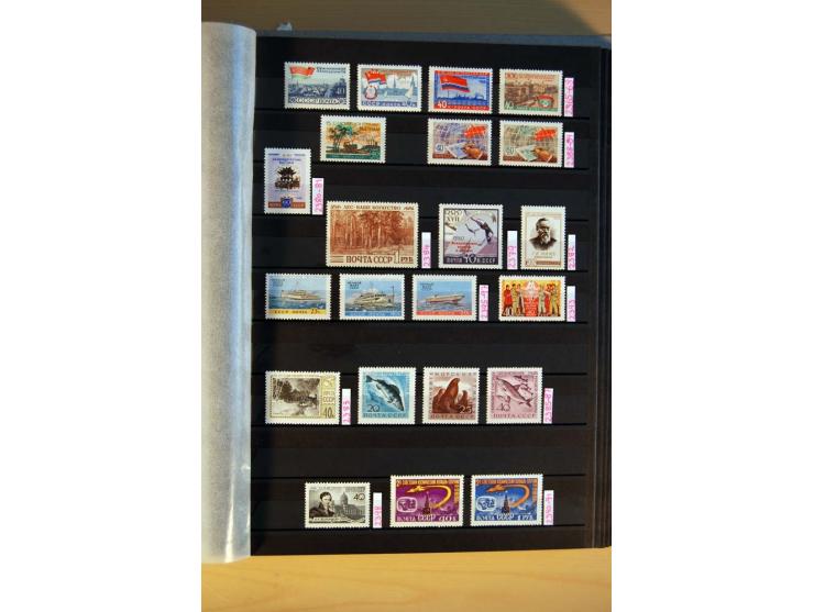 1923/1991, anfangs ungebrauchte, ab ca. 1945 postfrische Sammlung mit vielen besseren Werten, dabei Mi.-Nr. 397-401, 402-05, 