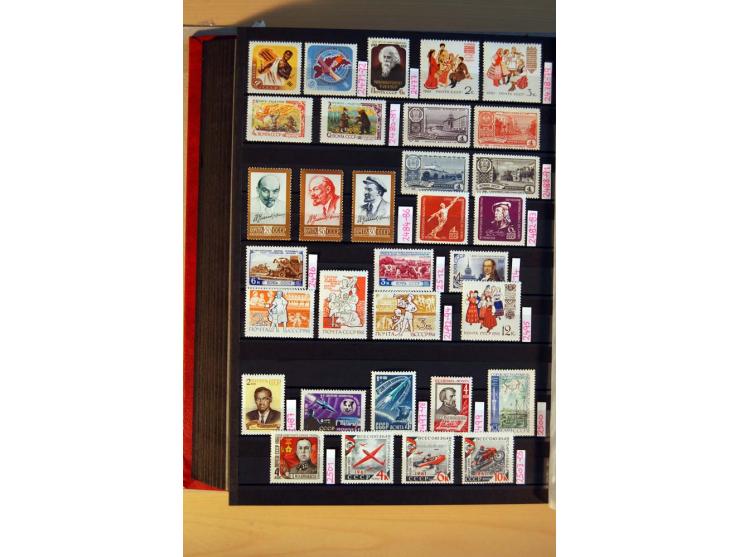 1923/1991, anfangs ungebrauchte, ab ca. 1945 postfrische Sammlung mit vielen besseren Werten, dabei Mi.-Nr. 397-401, 402-05, 