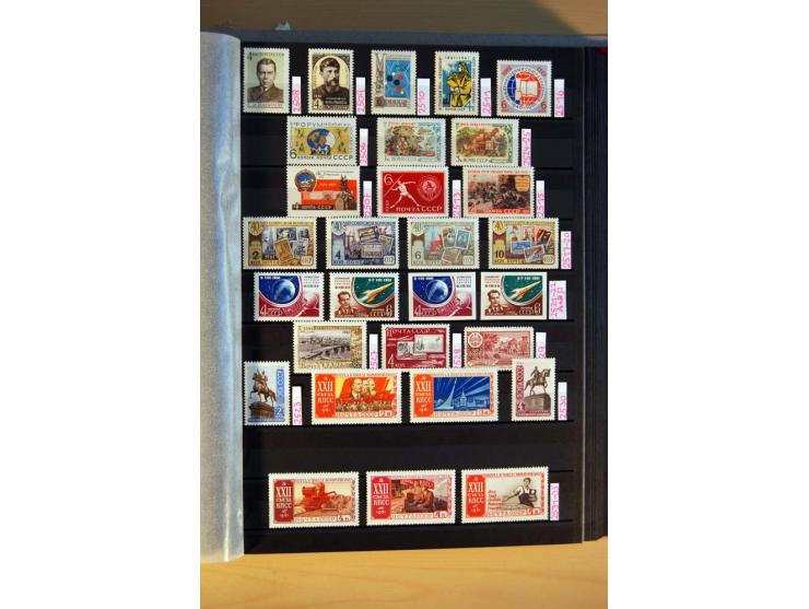 1923/1991, anfangs ungebrauchte, ab ca. 1945 postfrische Sammlung mit vielen besseren Werten, dabei Mi.-Nr. 397-401, 402-05, 