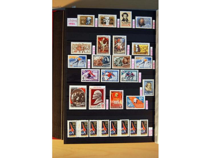 1923/1991, anfangs ungebrauchte, ab ca. 1945 postfrische Sammlung mit vielen besseren Werten, dabei Mi.-Nr. 397-401, 402-05, 