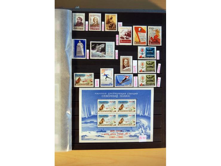 1923/1991, anfangs ungebrauchte, ab ca. 1945 postfrische Sammlung mit vielen besseren Werten, dabei Mi.-Nr. 397-401, 402-05, 