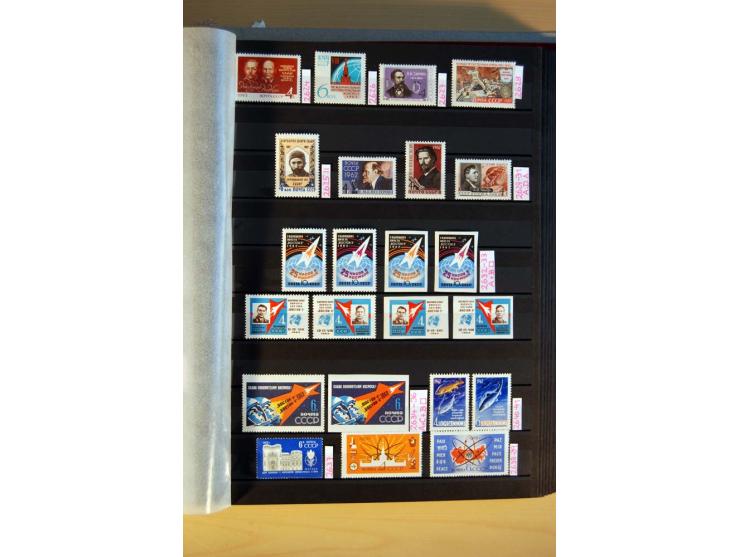 1923/1991, anfangs ungebrauchte, ab ca. 1945 postfrische Sammlung mit vielen besseren Werten, dabei Mi.-Nr. 397-401, 402-05, 