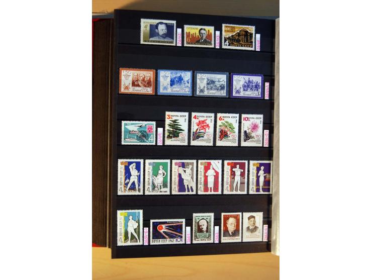 1923/1991, anfangs ungebrauchte, ab ca. 1945 postfrische Sammlung mit vielen besseren Werten, dabei Mi.-Nr. 397-401, 402-05, 