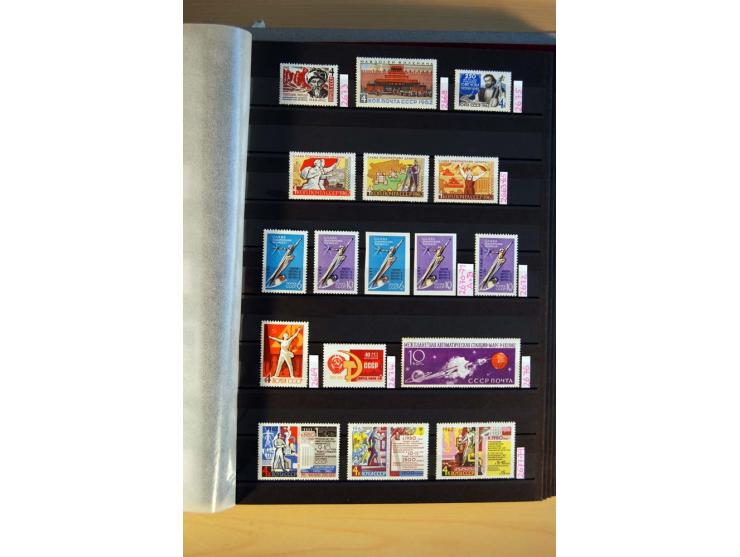 1923/1991, anfangs ungebrauchte, ab ca. 1945 postfrische Sammlung mit vielen besseren Werten, dabei Mi.-Nr. 397-401, 402-05, 