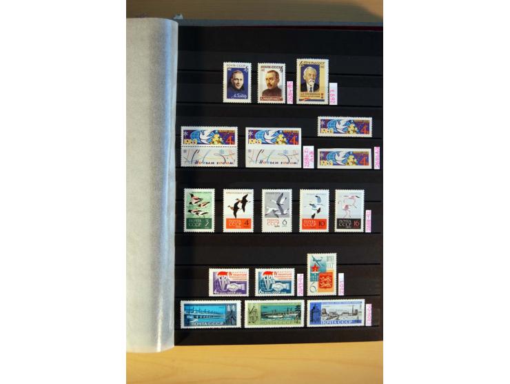 1923/1991, anfangs ungebrauchte, ab ca. 1945 postfrische Sammlung mit vielen besseren Werten, dabei Mi.-Nr. 397-401, 402-05, 