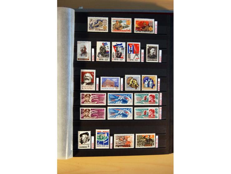 1923/1991, anfangs ungebrauchte, ab ca. 1945 postfrische Sammlung mit vielen besseren Werten, dabei Mi.-Nr. 397-401, 402-05, 