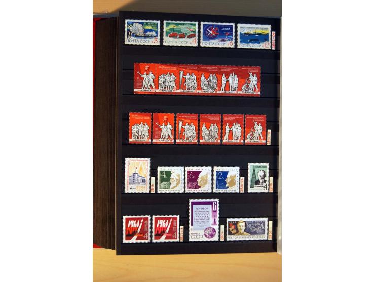 1923/1991, anfangs ungebrauchte, ab ca. 1945 postfrische Sammlung mit vielen besseren Werten, dabei Mi.-Nr. 397-401, 402-05, 
