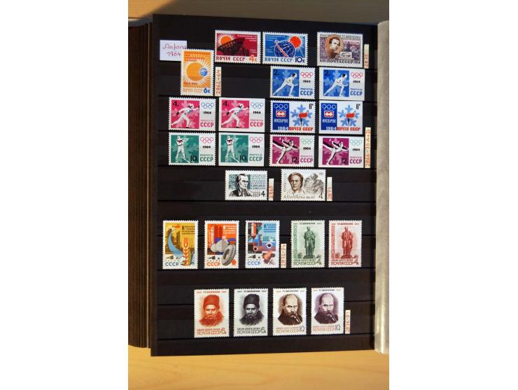 1923/1991, anfangs ungebrauchte, ab ca. 1945 postfrische Sammlung mit vielen besseren Werten, dabei Mi.-Nr. 397-401, 402-05, 