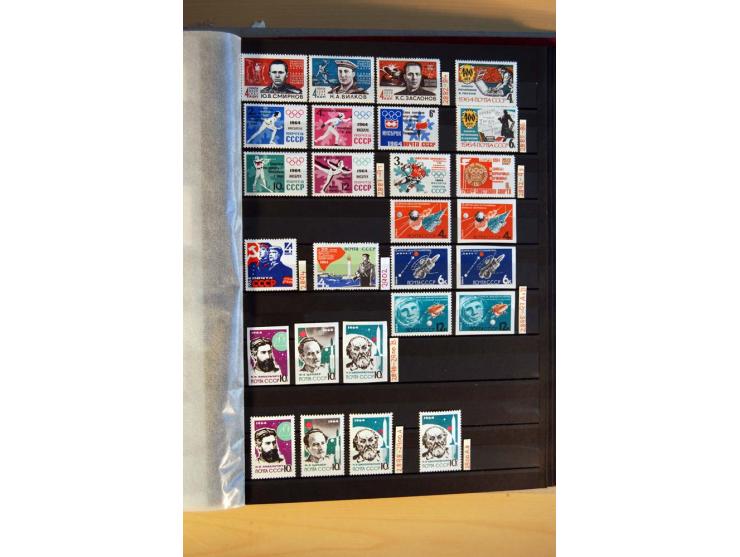 1923/1991, anfangs ungebrauchte, ab ca. 1945 postfrische Sammlung mit vielen besseren Werten, dabei Mi.-Nr. 397-401, 402-05, 