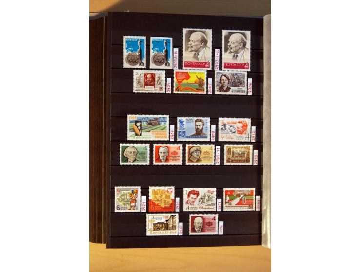 1923/1991, anfangs ungebrauchte, ab ca. 1945 postfrische Sammlung mit vielen besseren Werten, dabei Mi.-Nr. 397-401, 402-05, 