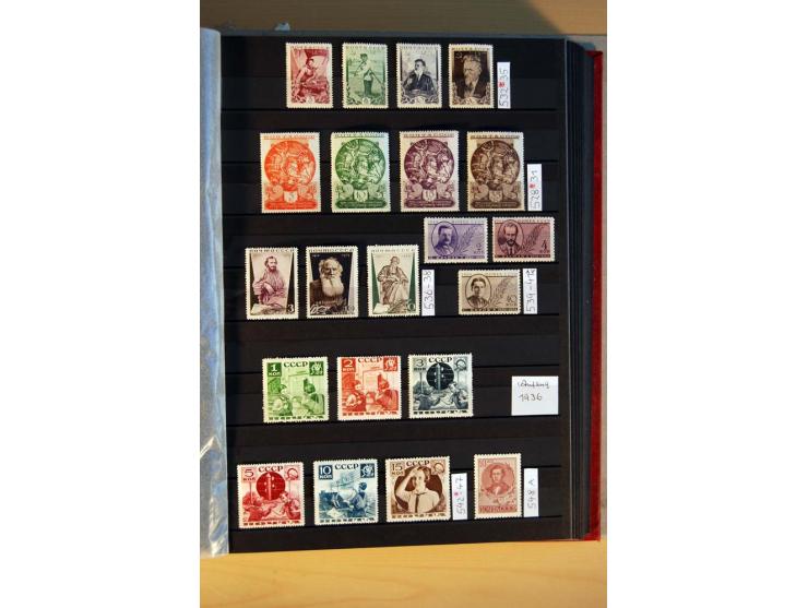 1923/1991, anfangs ungebrauchte, ab ca. 1945 postfrische Sammlung mit vielen besseren Werten, dabei Mi.-Nr. 397-401, 402-05, 