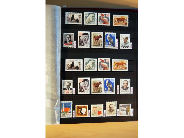 1923/1991, anfangs ungebrauchte, ab ca. 1945 postfrische Sammlung mit vielen besseren Werten, dabei Mi.-Nr. 397-401, 402-05, 