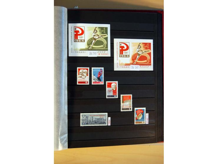 1923/1991, anfangs ungebrauchte, ab ca. 1945 postfrische Sammlung mit vielen besseren Werten, dabei Mi.-Nr. 397-401, 402-05, 