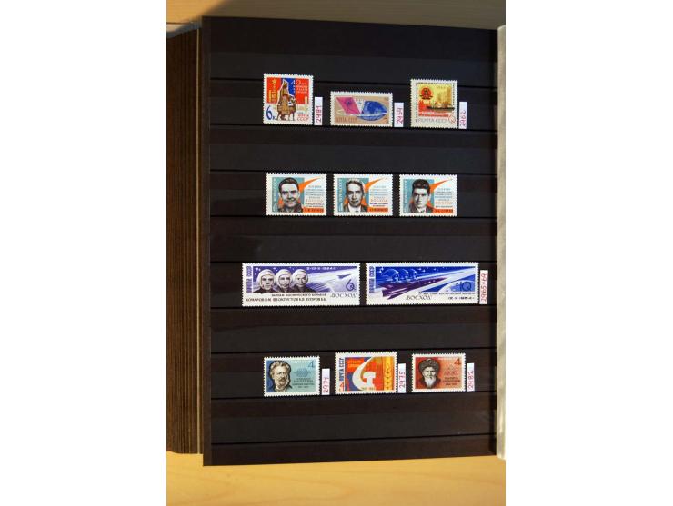 1923/1991, anfangs ungebrauchte, ab ca. 1945 postfrische Sammlung mit vielen besseren Werten, dabei Mi.-Nr. 397-401, 402-05, 