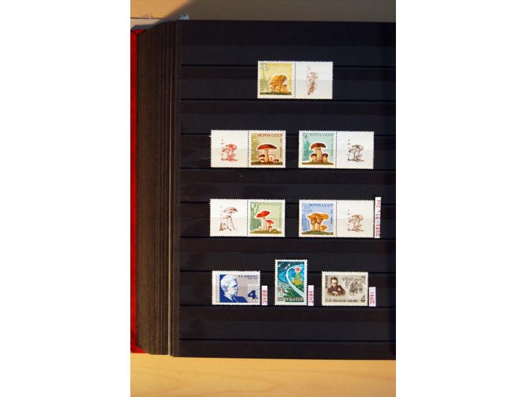 1923/1991, anfangs ungebrauchte, ab ca. 1945 postfrische Sammlung mit vielen besseren Werten, dabei Mi.-Nr. 397-401, 402-05, 