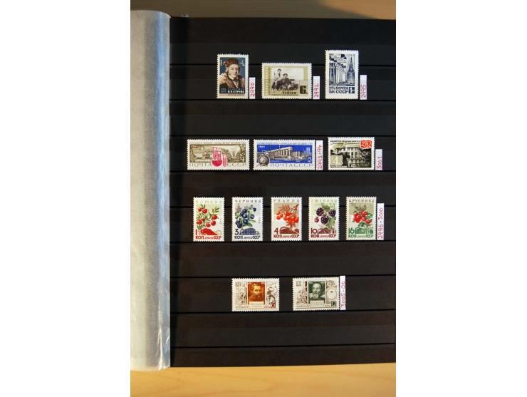 1923/1991, anfangs ungebrauchte, ab ca. 1945 postfrische Sammlung mit vielen besseren Werten, dabei Mi.-Nr. 397-401, 402-05, 