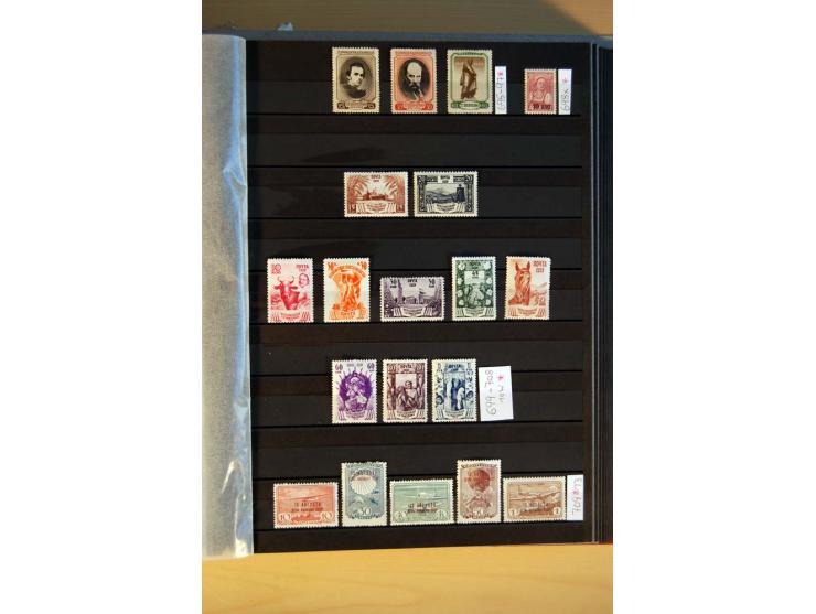 1923/1991, anfangs ungebrauchte, ab ca. 1945 postfrische Sammlung mit vielen besseren Werten, dabei Mi.-Nr. 397-401, 402-05, 