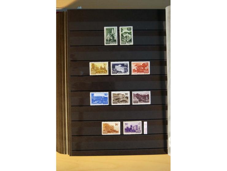 1923/1991, anfangs ungebrauchte, ab ca. 1945 postfrische Sammlung mit vielen besseren Werten, dabei Mi.-Nr. 397-401, 402-05, 