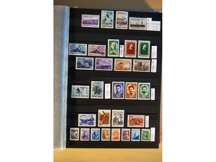 1923/1991, anfangs ungebrauchte, ab ca. 1945 postfrische Sammlung mit vielen besseren Werten, dabei Mi.-Nr. 397-401, 402-05, 
