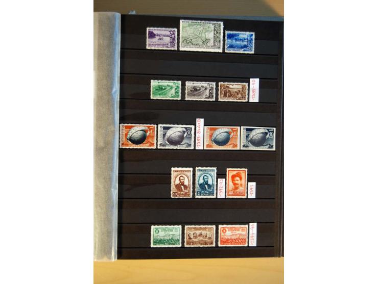 1923/1991, anfangs ungebrauchte, ab ca. 1945 postfrische Sammlung mit vielen besseren Werten, dabei Mi.-Nr. 397-401, 402-05, 