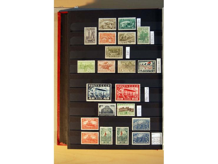 1923/1991, anfangs ungebrauchte, ab ca. 1945 postfrische Sammlung mit vielen besseren Werten, dabei Mi.-Nr. 397-401, 402-05, 