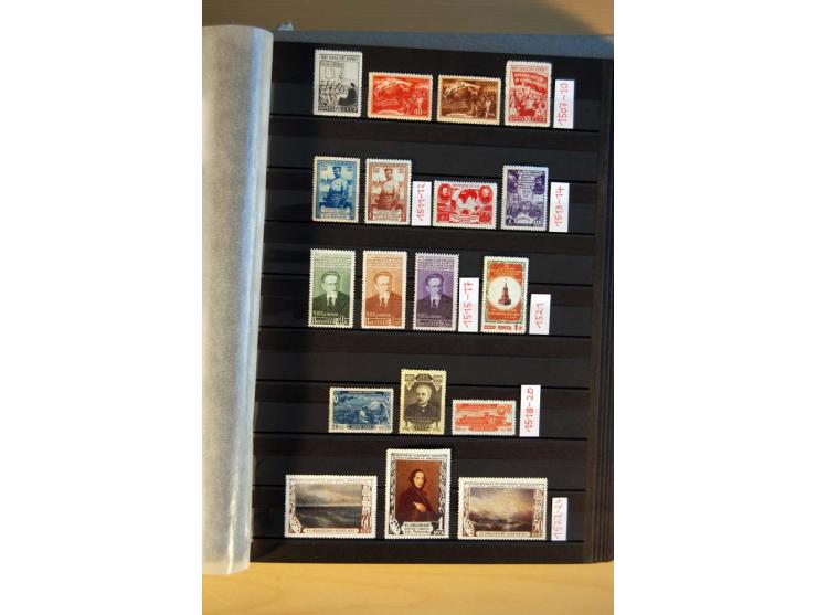 1923/1991, anfangs ungebrauchte, ab ca. 1945 postfrische Sammlung mit vielen besseren Werten, dabei Mi.-Nr. 397-401, 402-05, 