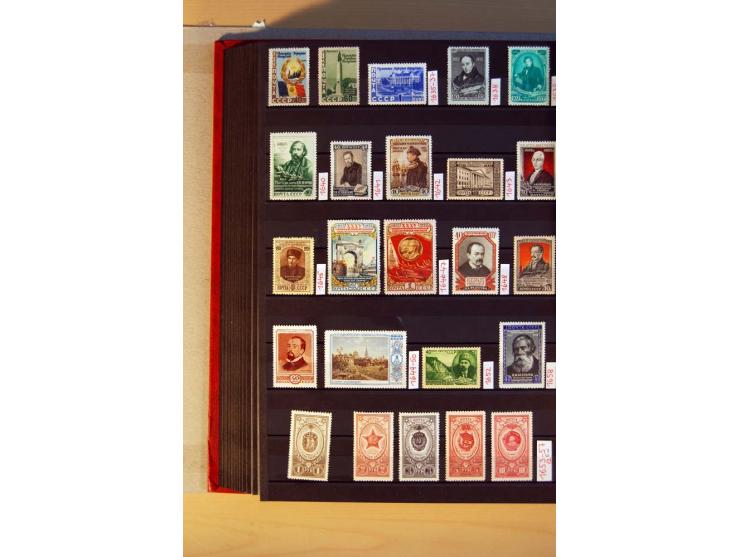1923/1991, anfangs ungebrauchte, ab ca. 1945 postfrische Sammlung mit vielen besseren Werten, dabei Mi.-Nr. 397-401, 402-05, 