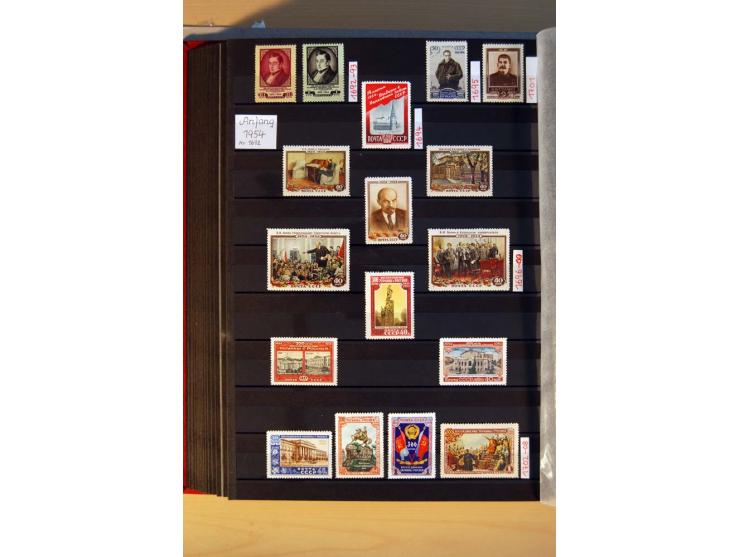 1923/1991, anfangs ungebrauchte, ab ca. 1945 postfrische Sammlung mit vielen besseren Werten, dabei Mi.-Nr. 397-401, 402-05, 