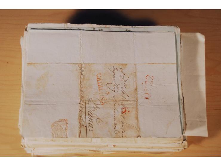 1830/50 (ca.), rd. 300 aktenfrische Vorphilabriefe mit Inhalt, alle mit roten oder schwarzen L2 bzw. DKr. mit diversen Taxste