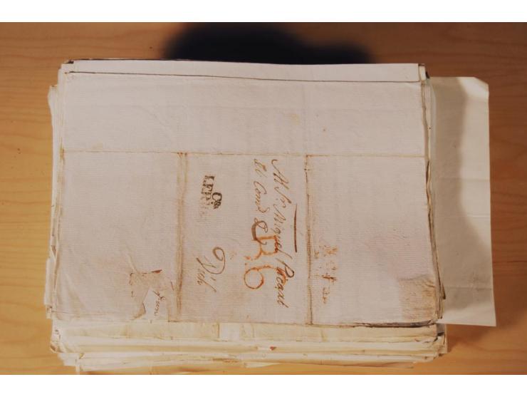 1830/50 (ca.), rd. 300 aktenfrische Vorphilabriefe mit Inhalt, alle mit roten oder schwarzen L2 bzw. DKr. mit diversen Taxste