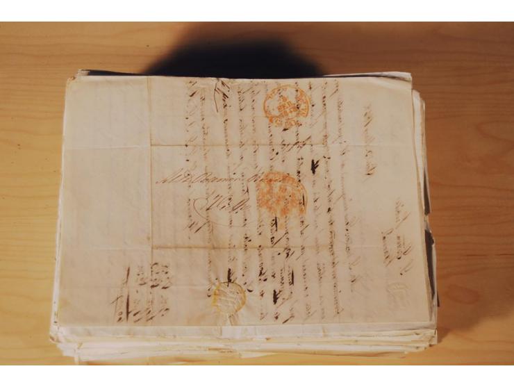 1830/50 (ca.), rd. 300 aktenfrische Vorphilabriefe mit Inhalt, alle mit roten oder schwarzen L2 bzw. DKr. mit diversen Taxste