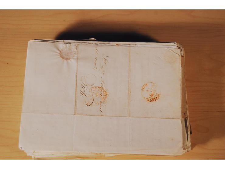 1830/50 (ca.), rd. 300 aktenfrische Vorphilabriefe mit Inhalt, alle mit roten oder schwarzen L2 bzw. DKr. mit diversen Taxste