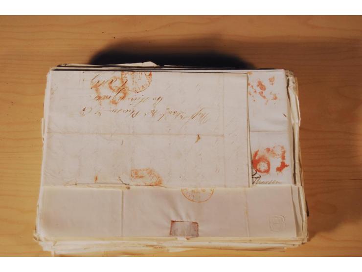 1830/50 (ca.), rd. 300 aktenfrische Vorphilabriefe mit Inhalt, alle mit roten oder schwarzen L2 bzw. DKr. mit diversen Taxste