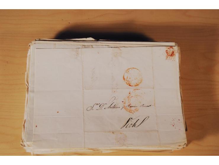 1830/50 (ca.), rd. 300 aktenfrische Vorphilabriefe mit Inhalt, alle mit roten oder schwarzen L2 bzw. DKr. mit diversen Taxste