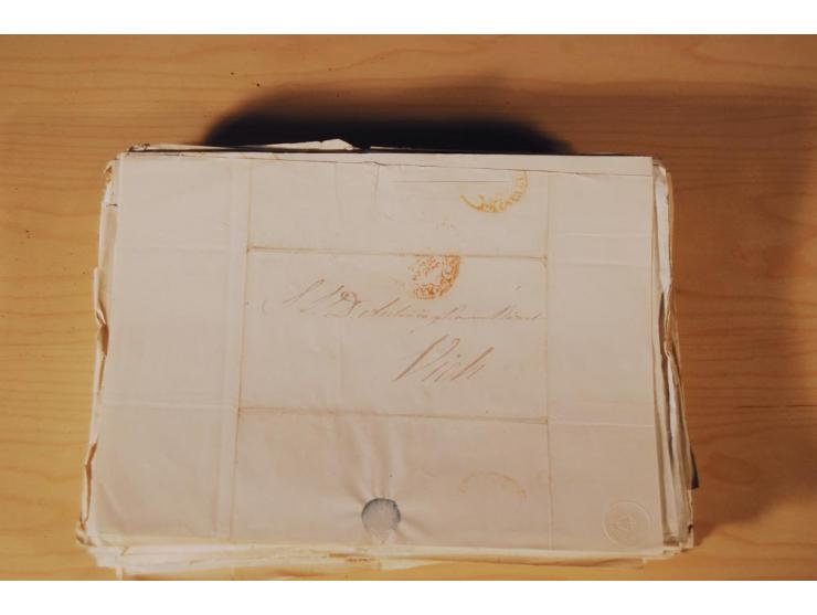 1830/50 (ca.), rd. 300 aktenfrische Vorphilabriefe mit Inhalt, alle mit roten oder schwarzen L2 bzw. DKr. mit diversen Taxste