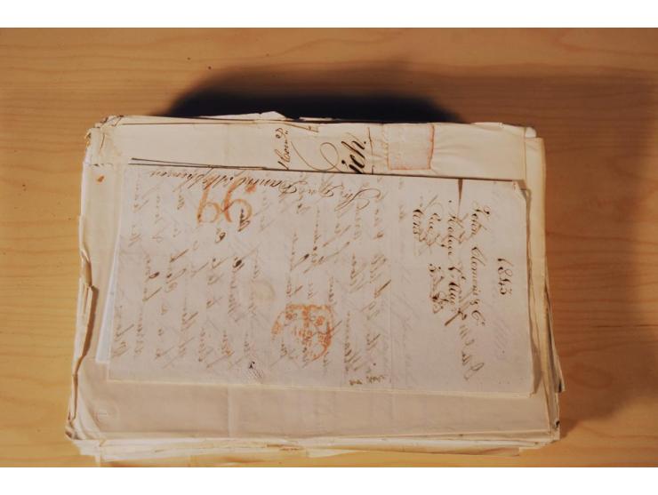 1830/50 (ca.), rd. 300 aktenfrische Vorphilabriefe mit Inhalt, alle mit roten oder schwarzen L2 bzw. DKr. mit diversen Taxste