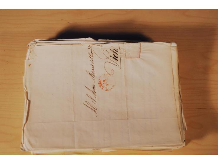 1830/50 (ca.), rd. 300 aktenfrische Vorphilabriefe mit Inhalt, alle mit roten oder schwarzen L2 bzw. DKr. mit diversen Taxste