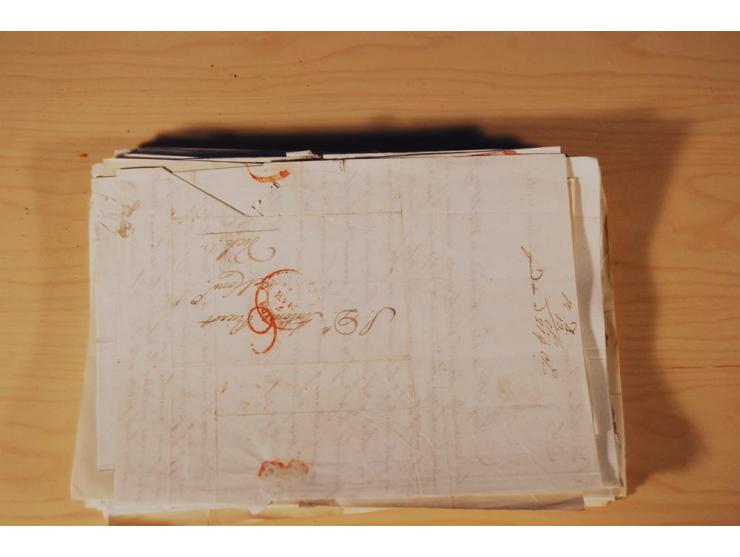 1830/50 (ca.), rd. 300 aktenfrische Vorphilabriefe mit Inhalt, alle mit roten oder schwarzen L2 bzw. DKr. mit diversen Taxste