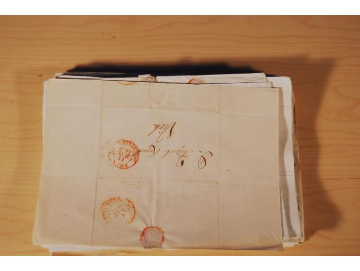 1830/50 (ca.), rd. 300 aktenfrische Vorphilabriefe mit Inhalt, alle mit roten oder schwarzen L2 bzw. DKr. mit diversen Taxste
