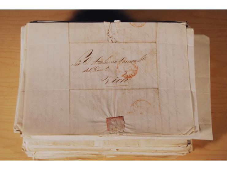 1830/50 (ca.), rd. 300 aktenfrische Vorphilabriefe mit Inhalt, alle mit roten oder schwarzen L2 bzw. DKr. mit diversen Taxste