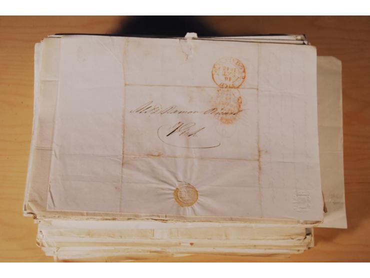1830/50 (ca.), rd. 300 aktenfrische Vorphilabriefe mit Inhalt, alle mit roten oder schwarzen L2 bzw. DKr. mit diversen Taxste