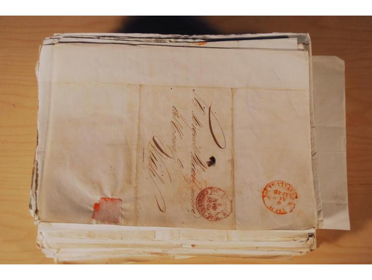 1830/50 (ca.), rd. 300 aktenfrische Vorphilabriefe mit Inhalt, alle mit roten oder schwarzen L2 bzw. DKr. mit diversen Taxste