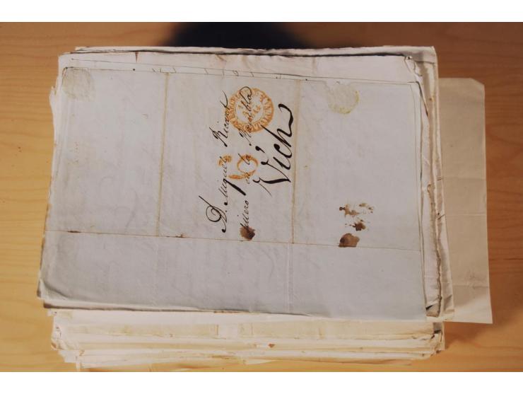 1830/50 (ca.), rd. 300 aktenfrische Vorphilabriefe mit Inhalt, alle mit roten oder schwarzen L2 bzw. DKr. mit diversen Taxste