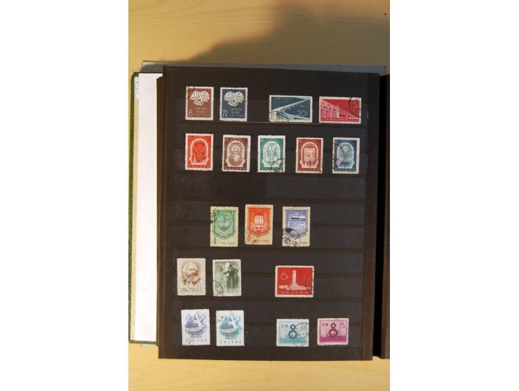 1949/70, vorwiegend gestempelte Sammlung mit besseren, dabei Mi.-Nr. 736-38 und 741-43B im Paar gestempelt, Block 7 postfrisc
